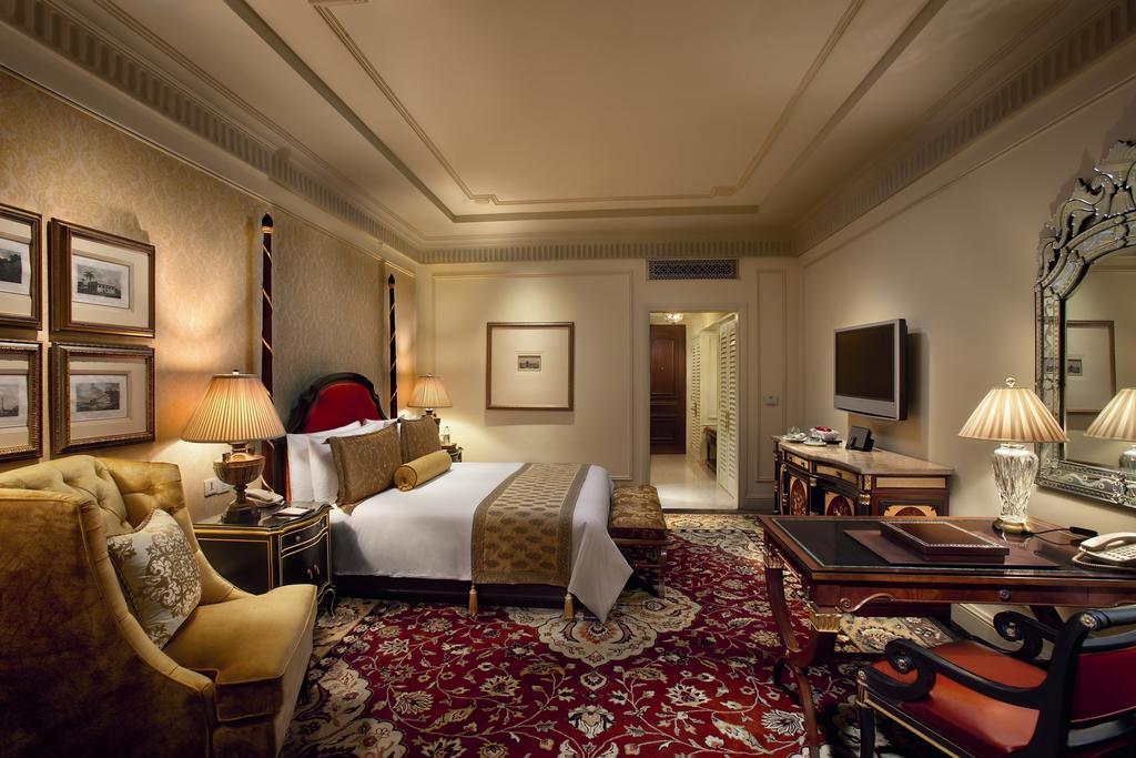 The Leela Palace Nuova Delhi Camera foto A suite at the Imperial Hotel