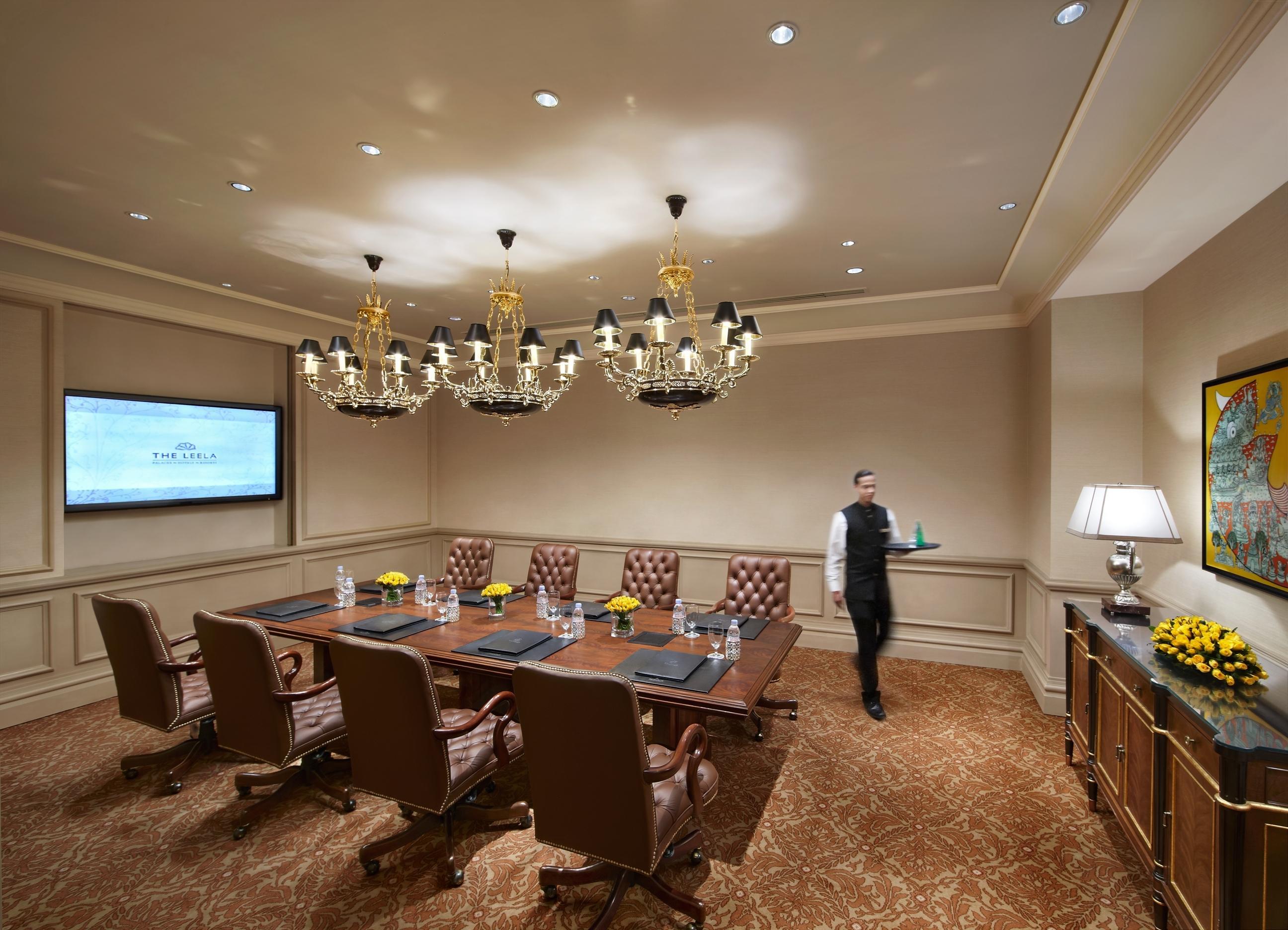The Leela Palace Nuova Delhi Affari foto A meeting room at the Four Seasons Hotel in Mumbai, India