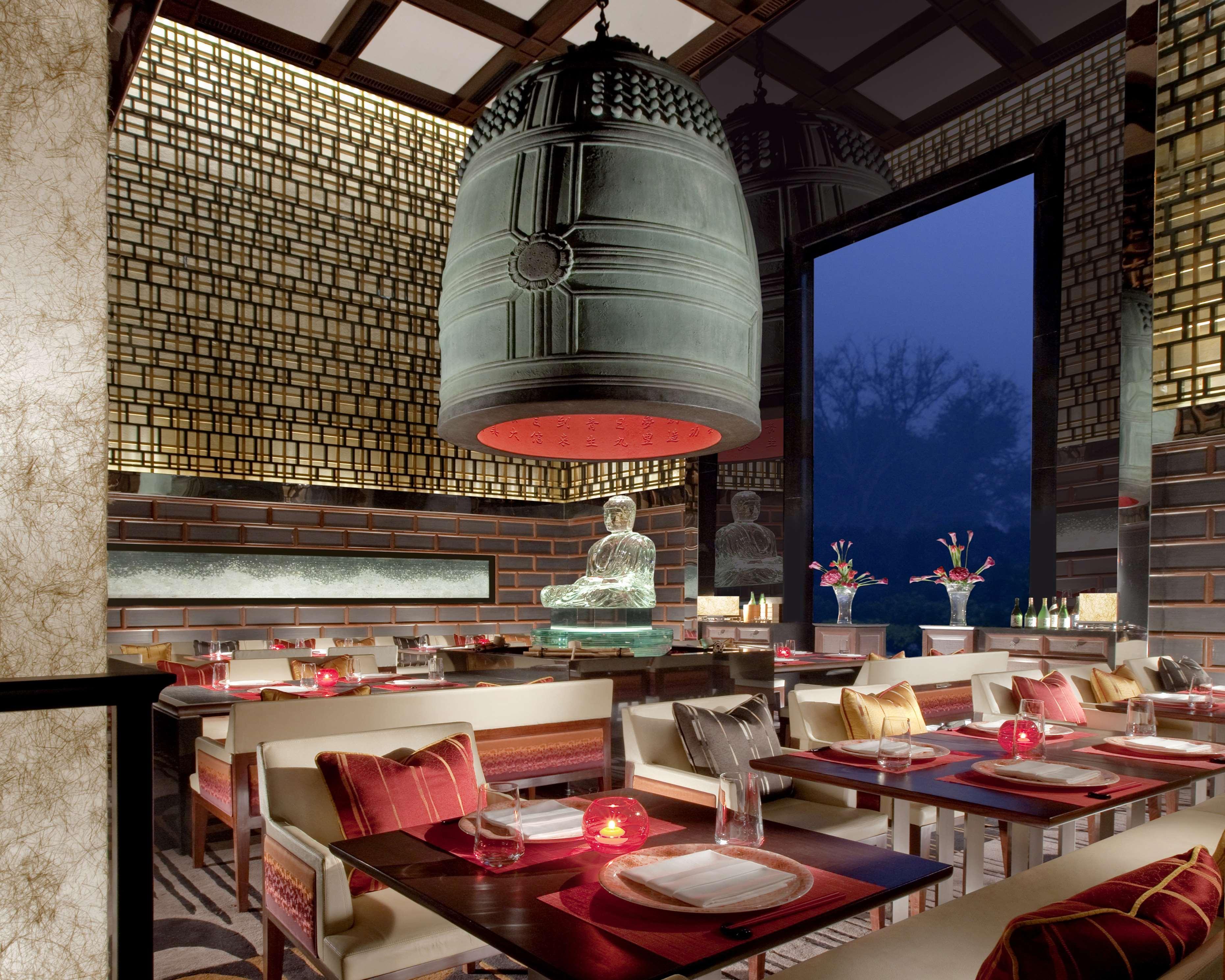 The Leela Palace Nuova Delhi Esterno foto The interior of the restaurant