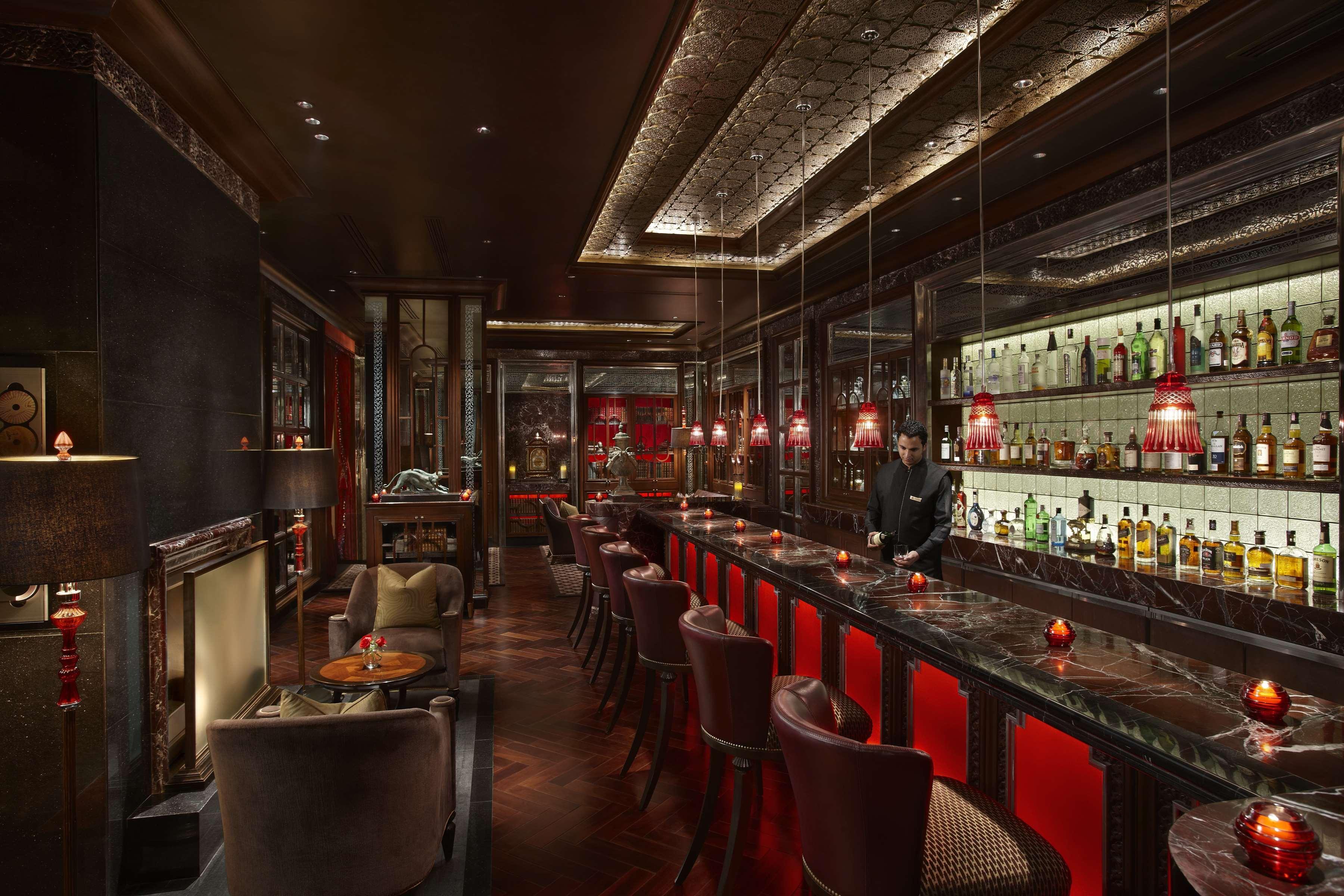 The Leela Palace Nuova Delhi Ristorante foto The bar at the Mandarin Oriental, New York