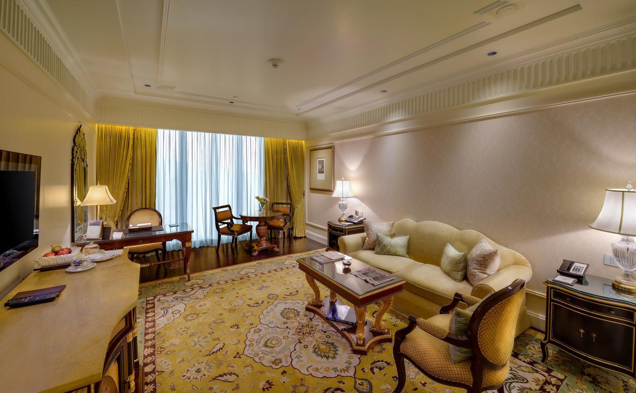 The Leela Palace Nuova Delhi Esterno foto A suite at the Taj Mahal Palace