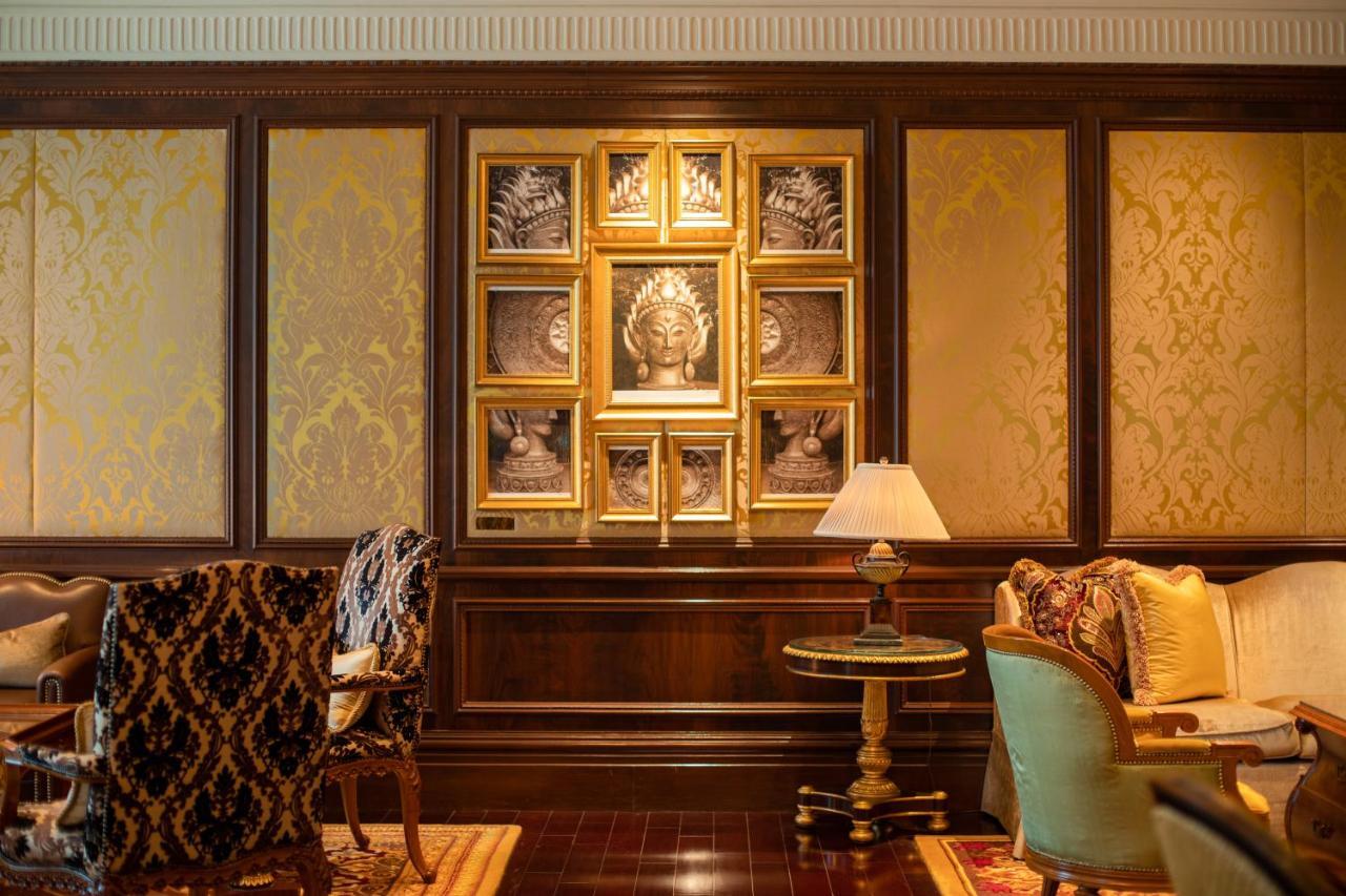 The Leela Palace Nuova Delhi Esterno foto The interior of the club