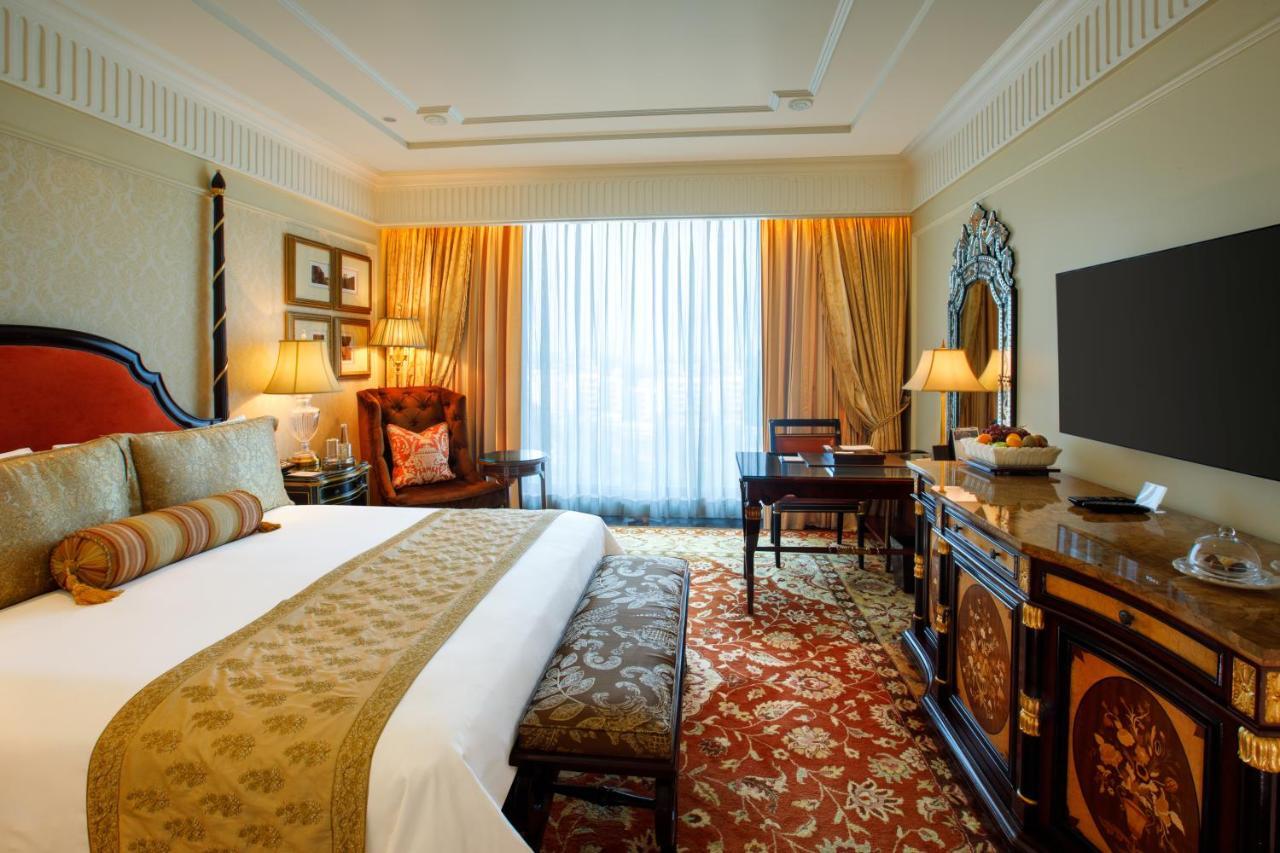 The Leela Palace Nuova Delhi Esterno foto A room at the Taj Mahal Palace