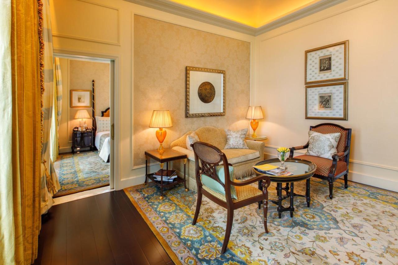 The Leela Palace Nuova Delhi Esterno foto A suite at the Taj Mahal Palace